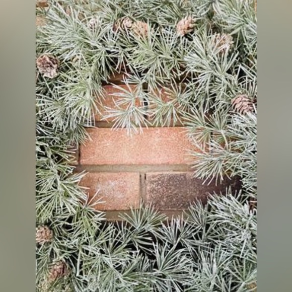 Weeping Pine Wreath - Picture 4 of 10